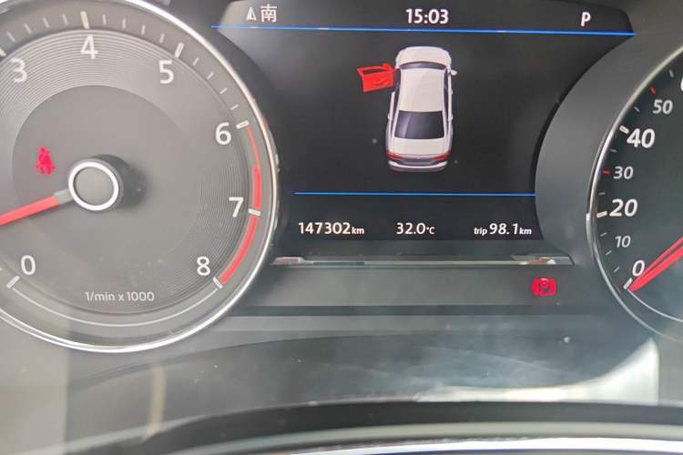 Used Volkswagen Phideon 2016 380TSI Two-Wheel-Drive Supreme Edition Odometer Close Up