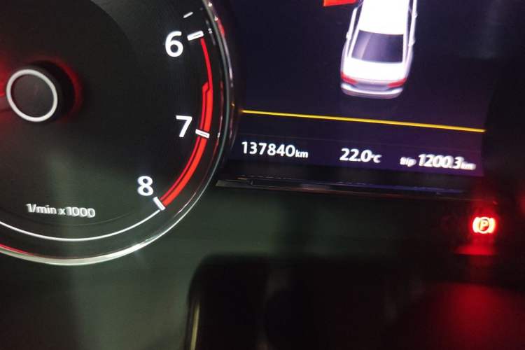 Used Volkswagen Phideon 2016 380TSI Two-Wheel-Drive Luxury Edition Odometer Close Up