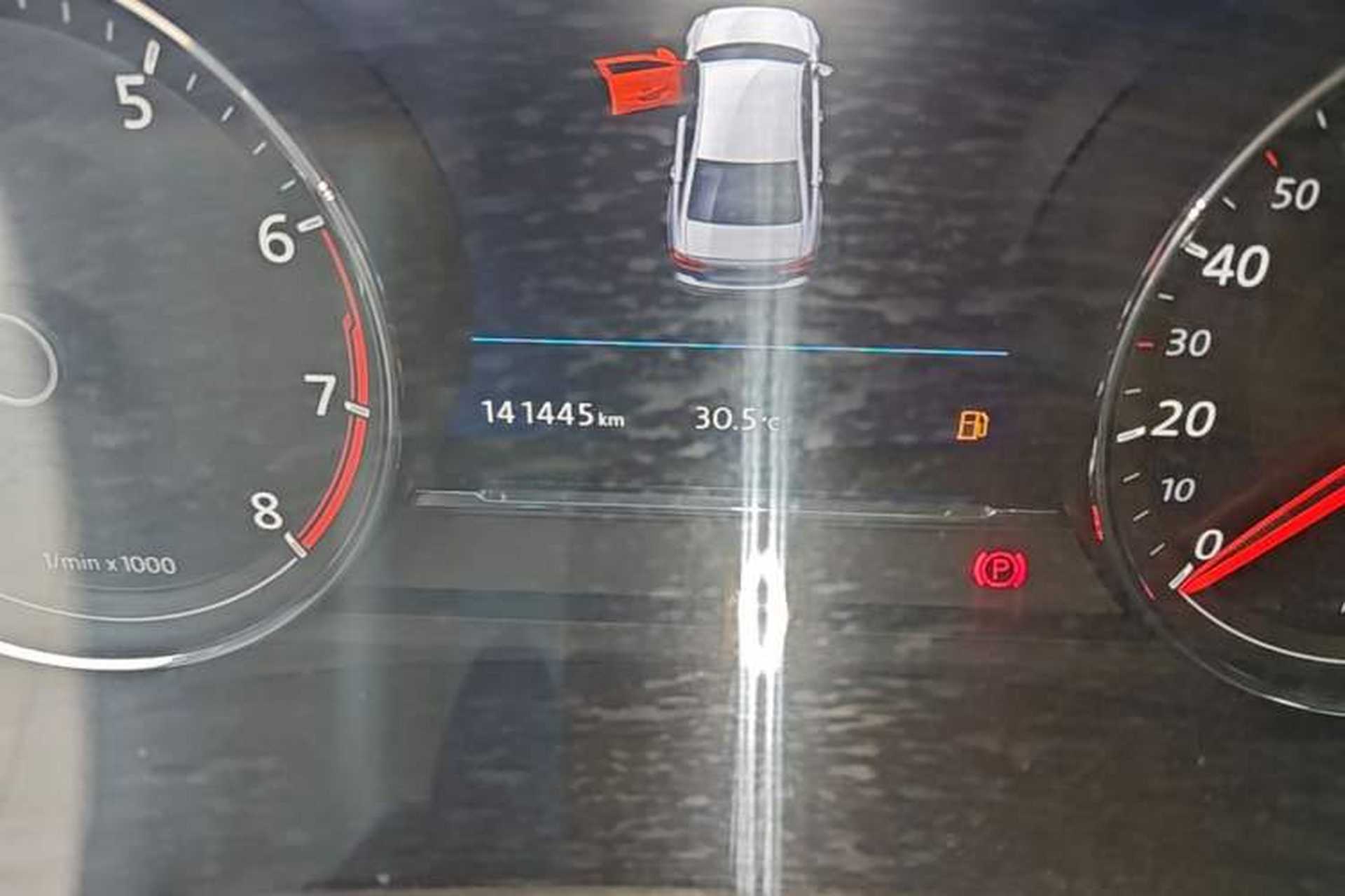 Used Volkswagen Phideon 2016 380TSI Two-Wheel-Drive Supreme Edition Odometer Close Up