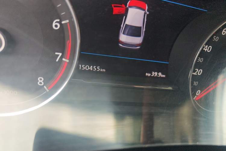 Used Volkswagen Phideon 2016 380TSI Two-Wheel-Drive Supreme Edition Odometer Close Up