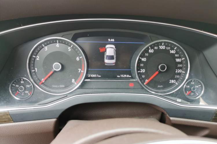 Used Volkswagen Phideon 2016 380TSI Two-Wheel-Drive Supreme Edition Odometer Close Up