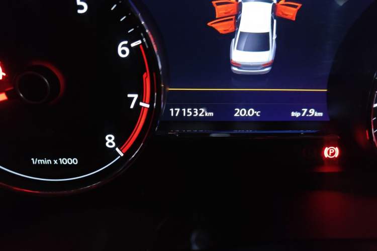 Used Volkswagen Phideon 2016 380TSI Two-Wheel-Drive Luxury Edition Odometer Close Up