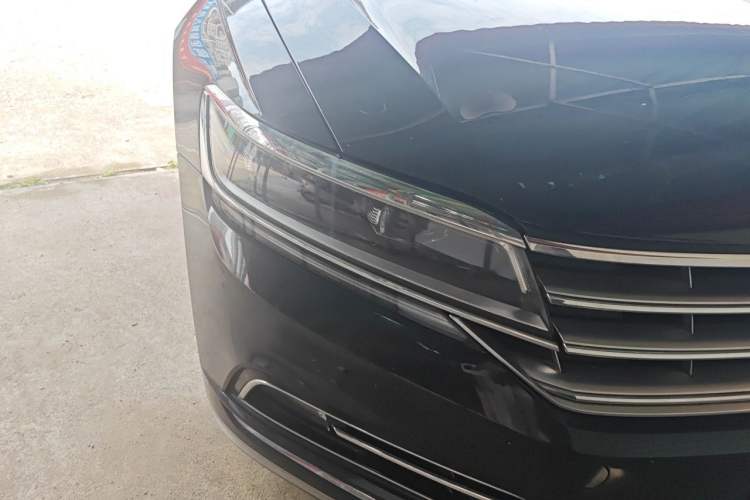 Used Volkswagen Phideon 2016 380TSI Two-Wheel-Drive Supreme Edition Right Front Headlight