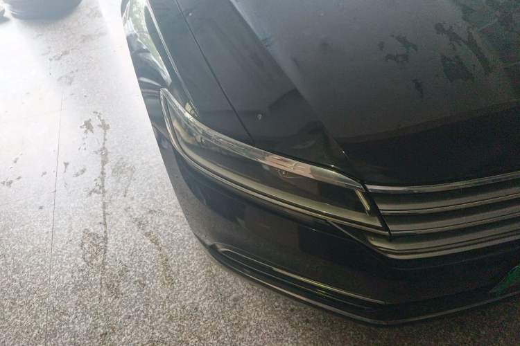 Used Volkswagen Phideon 2016 380TSI Two-Wheel-Drive Luxury Edition Right Front Headlight