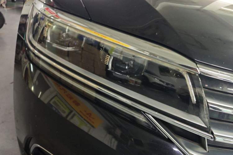 Used Volkswagen Phideon 2016 380TSI Two-Wheel-Drive Luxury Edition Right Front Headlight