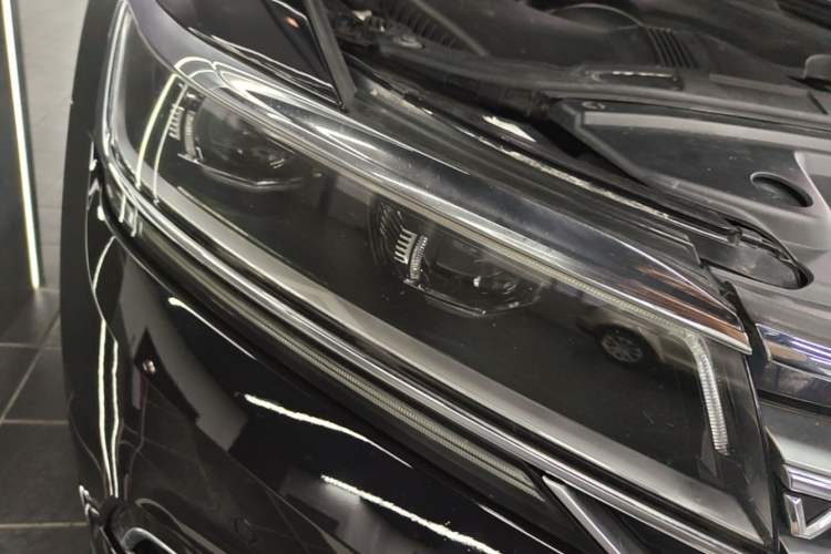 Used Volkswagen Phideon 2016 380TSI Two-Wheel-Drive Supreme Edition Right Front Headlight