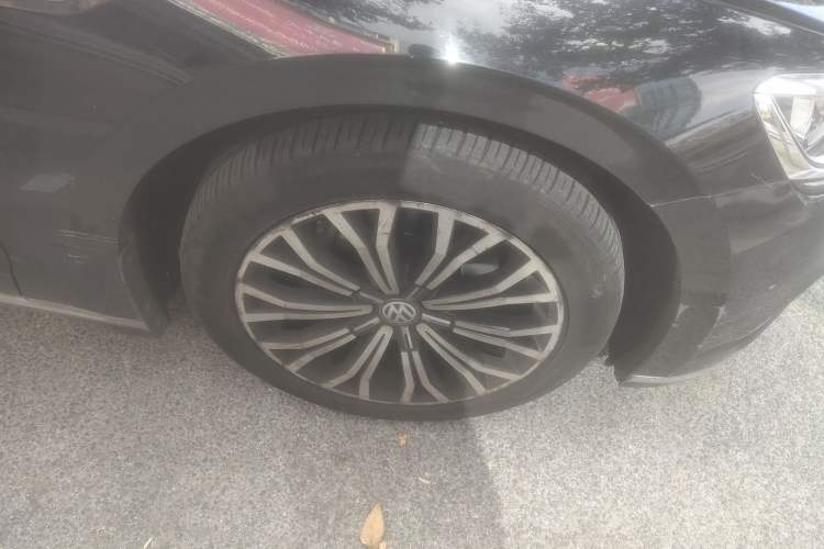 Used Volkswagen Phideon 2016 380TSI Two-Wheel-Drive Luxury Edition Right Front Wheel Hub