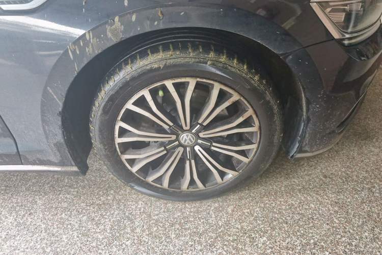 Used Volkswagen Phideon 2016 380TSI Two-Wheel-Drive Luxury Edition Right Front Wheel Hub