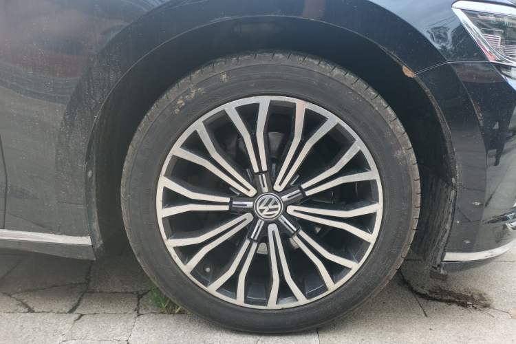 Used Volkswagen Phideon 2016 380TSI Two-Wheel-Drive Supreme Edition Right Front Wheel Hub