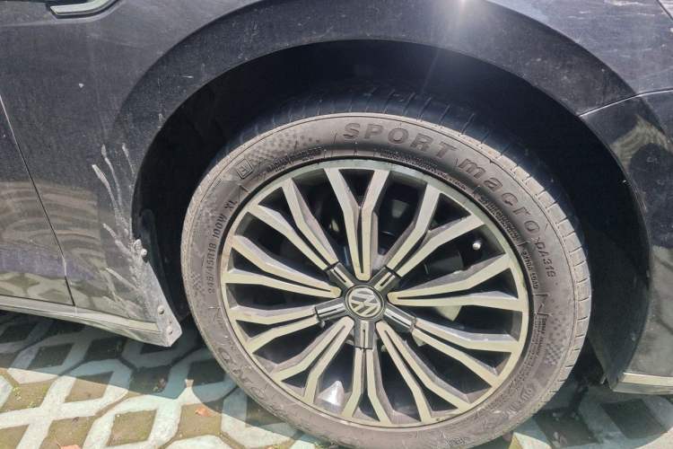 Used Volkswagen Phideon 2016 380TSI Two-Wheel-Drive Luxury Edition Right Front Wheel Hub
