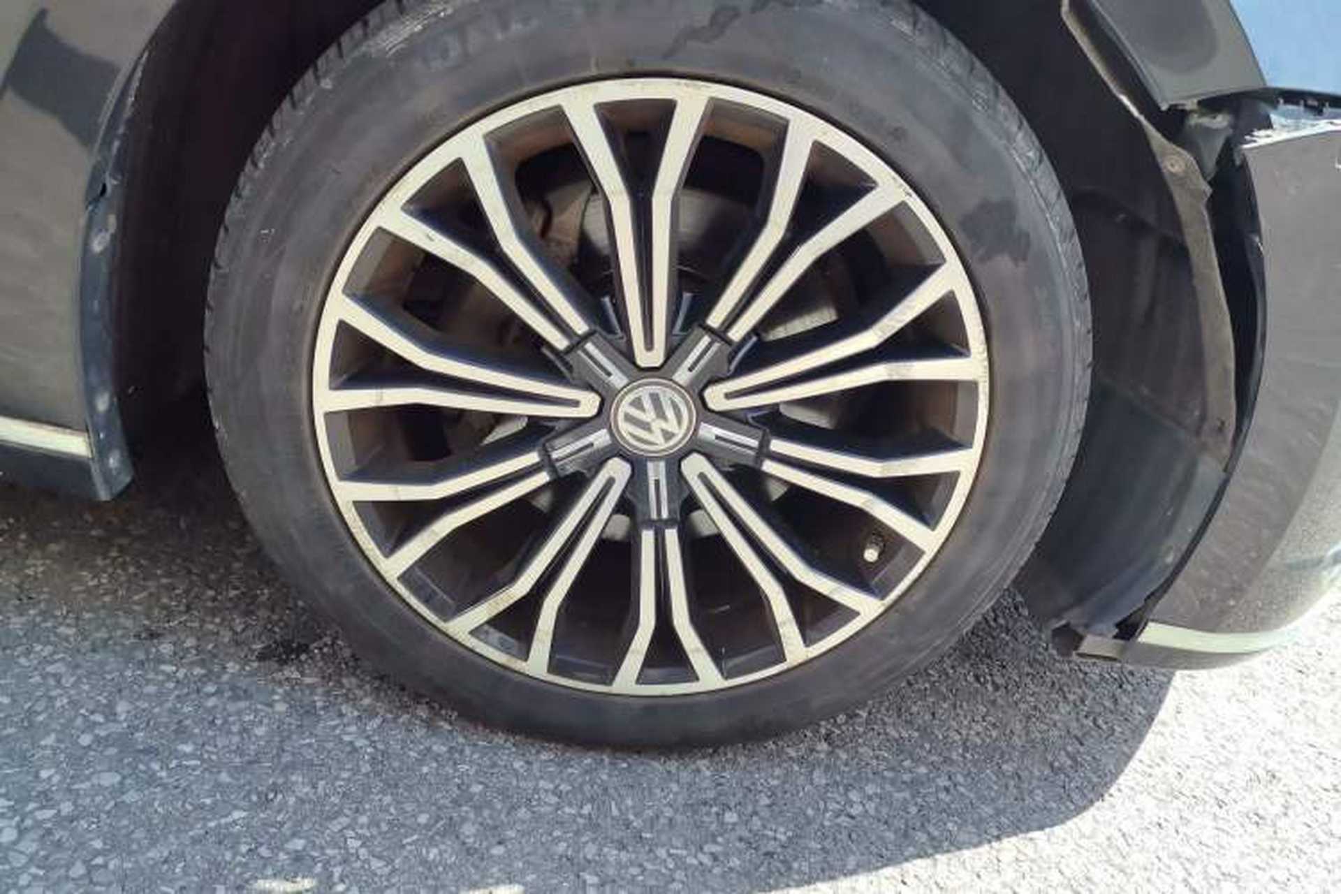 Used Volkswagen Phideon 2016 380TSI Two-Wheel-Drive Supreme Edition Right Front Wheel Hub