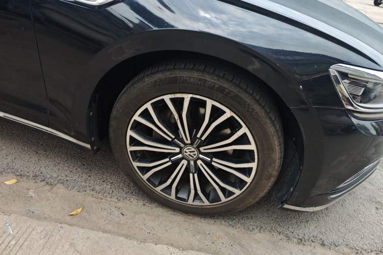 Used Volkswagen Phideon 2016 380TSI Two-Wheel-Drive Supreme Edition Right Front Wheel Hub