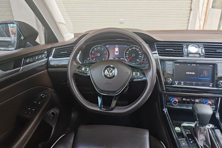 Used Volkswagen Phideon 2016 380TSI Two-Wheel-Drive Supreme Edition Steering Wheel