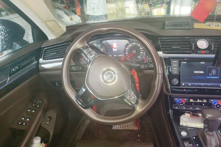 Used Volkswagen Phideon 2016 380TSI Two-Wheel-Drive Luxury Edition Steering Wheel