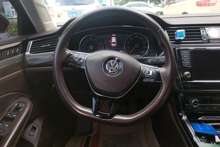 Used Volkswagen Phideon 2016 380TSI Two-Wheel-Drive Supreme Edition Steering Wheel