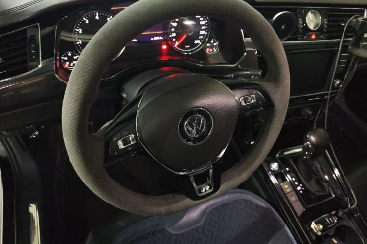 Used Volkswagen Phideon 2016 380TSI Two-Wheel-Drive Luxury Edition Steering Wheel