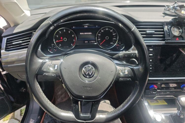 Used Volkswagen Phideon 2016 380TSI Two-Wheel-Drive Luxury Edition Steering Wheel