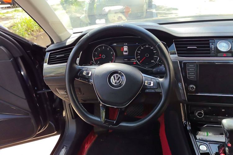 Used Volkswagen Phideon 2016 380TSI Two-Wheel-Drive Supreme Edition Steering Wheel