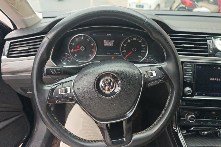 Used Volkswagen Phideon 2016 380TSI Two-Wheel-Drive Supreme Edition Steering Wheel