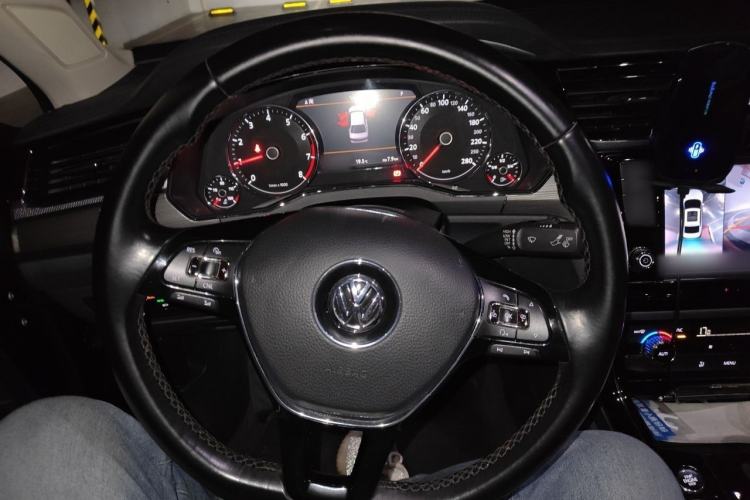 Used Volkswagen Phideon 2016 380TSI Two-Wheel-Drive Luxury Edition Steering Wheel