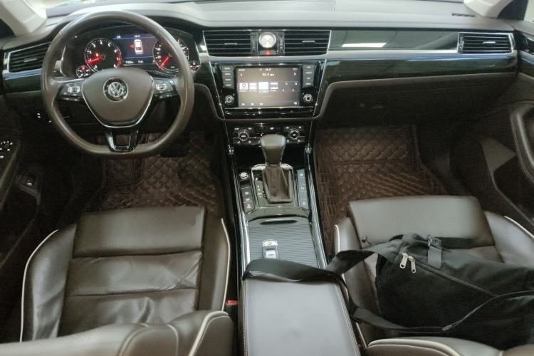 Used Volkswagen Phideon 2016 380TSI Two-Wheel-Drive Supreme Edition Center Console
