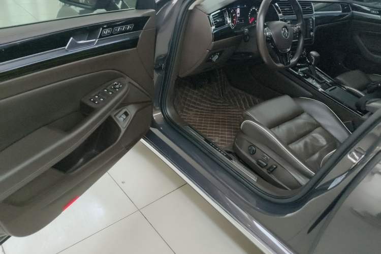 Used Volkswagen Phideon 2016 380TSI Two-Wheel-Drive Supreme Edition Driver Seat