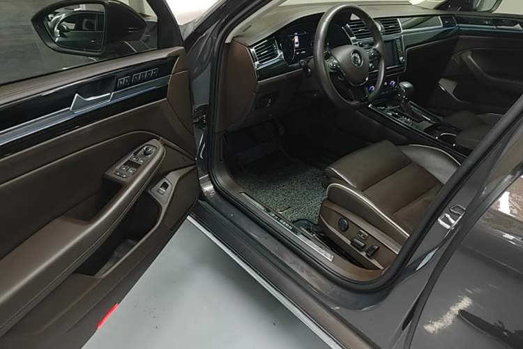 Used Volkswagen Phideon 2016 380TSI Two-Wheel-Drive Supreme Edition Driver Seat