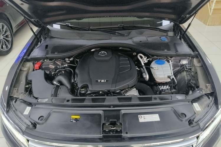 Used Volkswagen Phideon 2016 380TSI Two-Wheel-Drive Supreme Edition Engine Bay