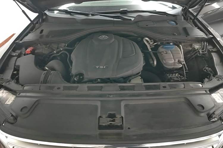Used Volkswagen Phideon 2016 380TSI Two-Wheel-Drive Supreme Edition Engine Bay