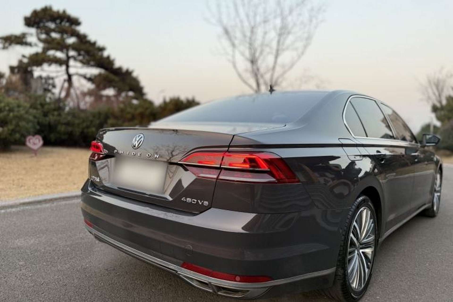 Used Volkswagen Phideon 2016 480 V6 Four-Wheel Drive Executive Edition Exterior 6