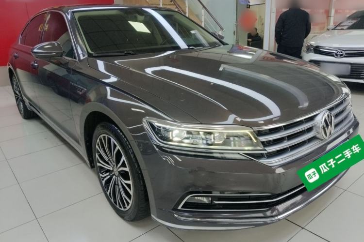 Used Volkswagen Phideon 2016 380TSI Two-Wheel-Drive Supreme Edition Front Right 45 Deg