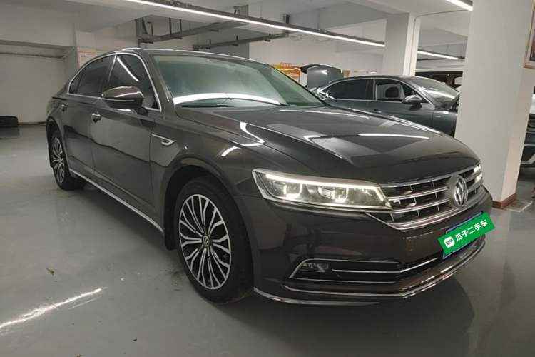 Used Volkswagen Phideon 2016 380TSI Two-Wheel-Drive Supreme Edition Front Right 45 Deg