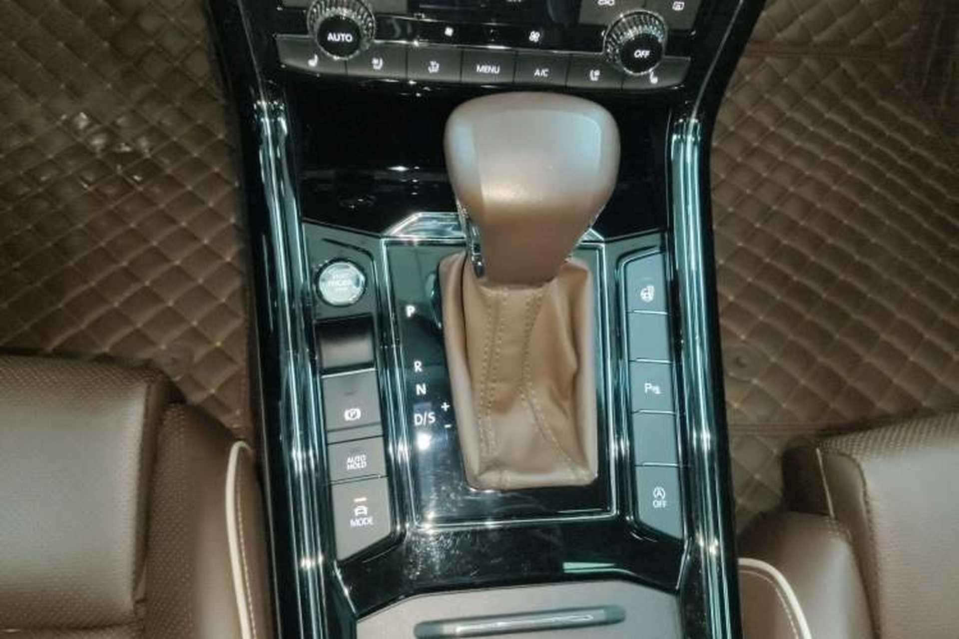 Used Volkswagen Phideon 2016 380TSI Two-Wheel-Drive Supreme Edition Gear Lever