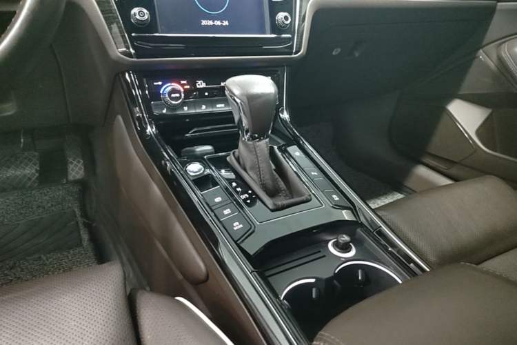 Used Volkswagen Phideon 2016 380TSI Two-Wheel-Drive Supreme Edition Gear Lever