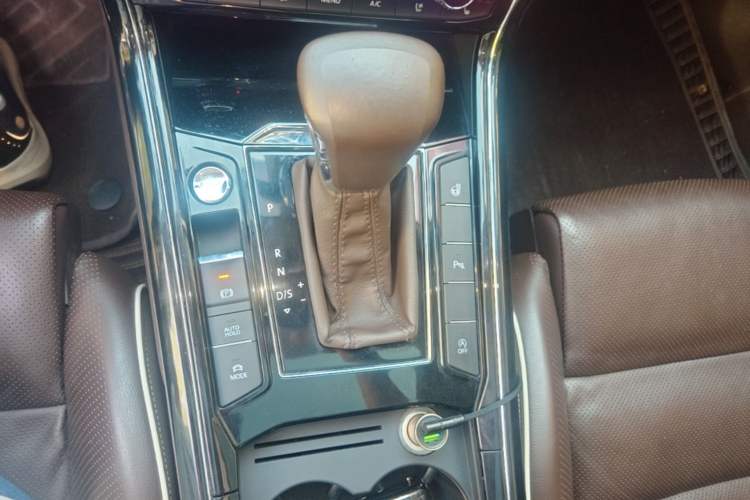 Used Volkswagen Phideon 2016 380TSI Two-Wheel-Drive Supreme Edition Gear Lever