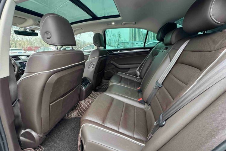 Used Volkswagen Phideon 2016 380TSI Two-Wheel-Drive Supreme Edition Headliner