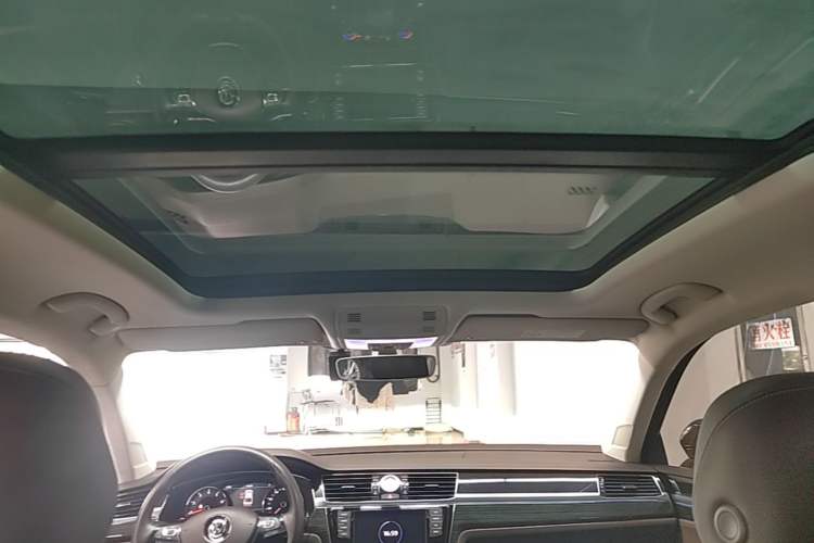 Used Volkswagen Phideon 2016 380TSI Two-Wheel-Drive Supreme Edition Headliner