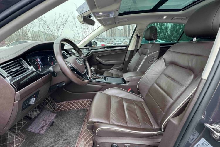 Used Volkswagen Phideon 2016 380TSI Two-Wheel-Drive Supreme Edition Interior 1