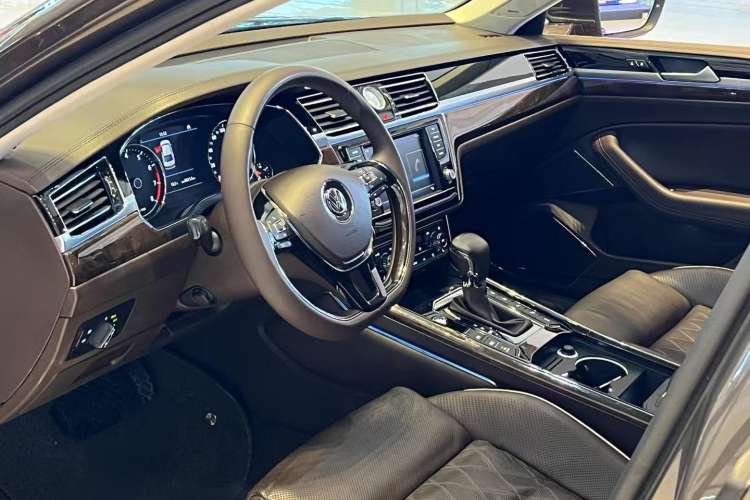 Used Volkswagen Phideon 2016 380TSI Two-Wheel-Drive Executive Version Interior 1