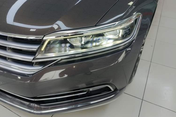 Used Volkswagen Phideon 2016 380TSI Two-Wheel-Drive Supreme Edition Left Front Headlight