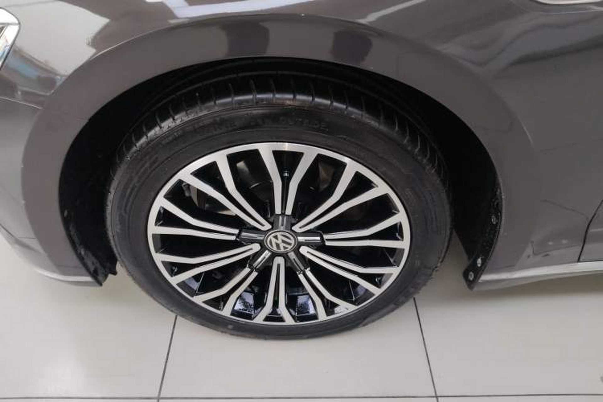 Used Volkswagen Phideon 2016 380TSI Two-Wheel-Drive Supreme Edition Left Front Wheel Hub