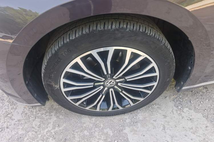 Used Volkswagen Phideon 2016 380TSI Two-Wheel-Drive Supreme Edition Left Front Wheel Hub