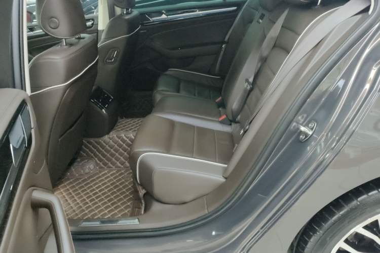 Used Volkswagen Phideon 2016 380TSI Two-Wheel-Drive Supreme Edition Left Rear Seat