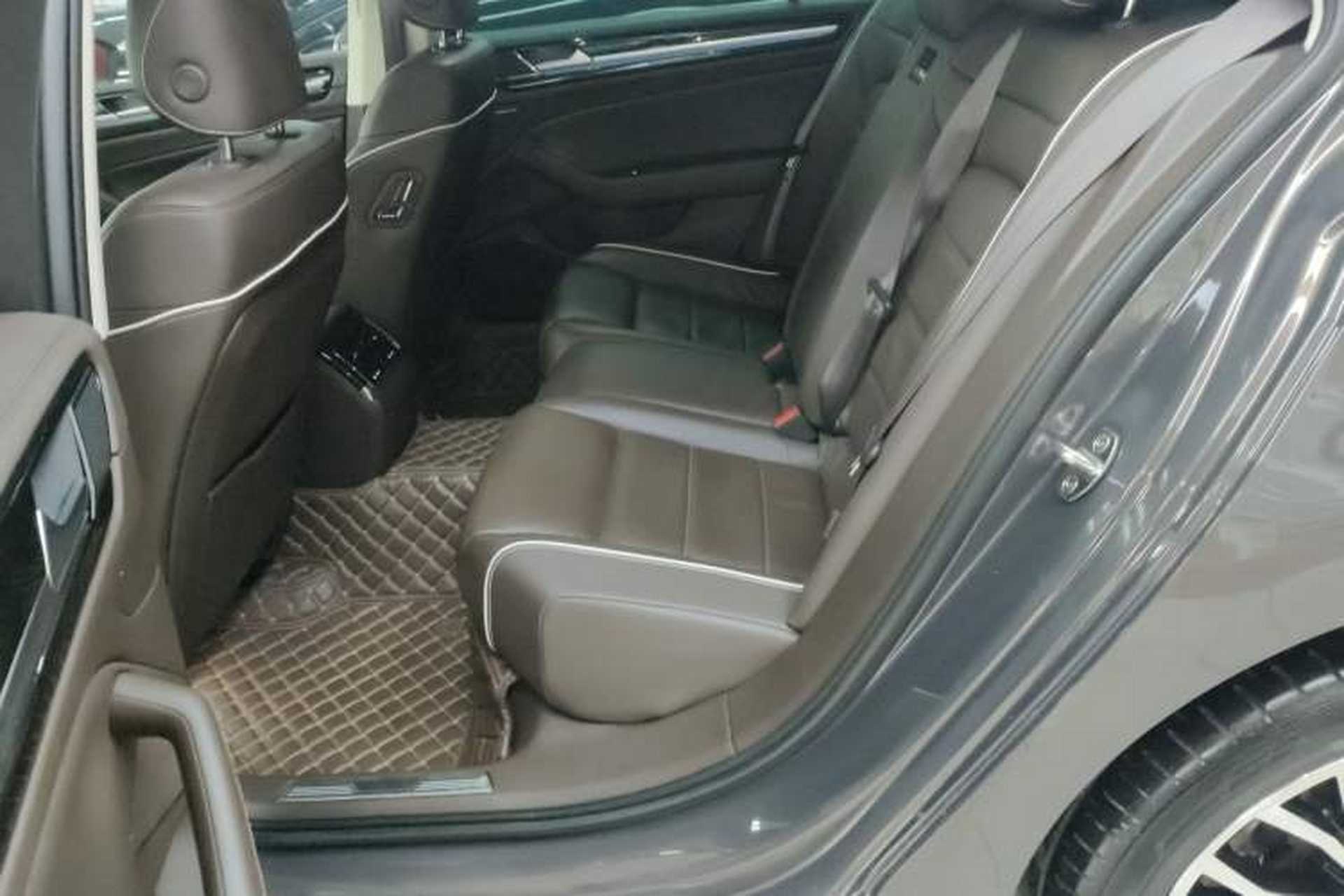 Used Volkswagen Phideon 2016 380TSI Two-Wheel-Drive Supreme Edition Left Rear Seat