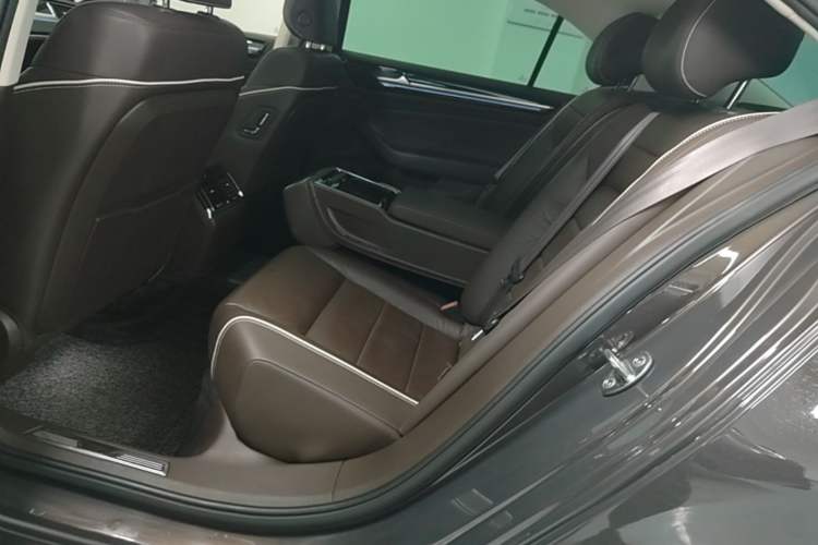 Used Volkswagen Phideon 2016 380TSI Two-Wheel-Drive Supreme Edition Left Rear Seat