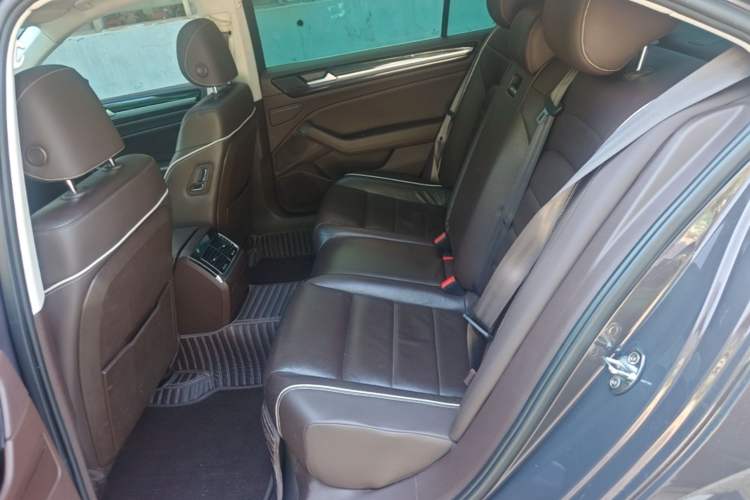 Used Volkswagen Phideon 2016 380TSI Two-Wheel-Drive Supreme Edition Left Rear Seat