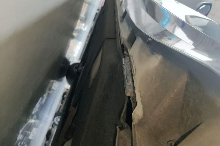 Used Volkswagen Phideon 2016 380TSI Two-Wheel-Drive Supreme Edition Left Side Sill