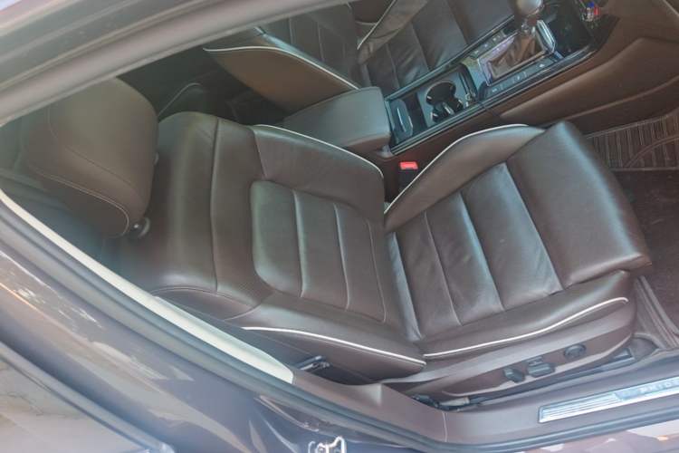 Used Volkswagen Phideon 2016 380TSI Two-Wheel-Drive Supreme Edition Right Front Seat