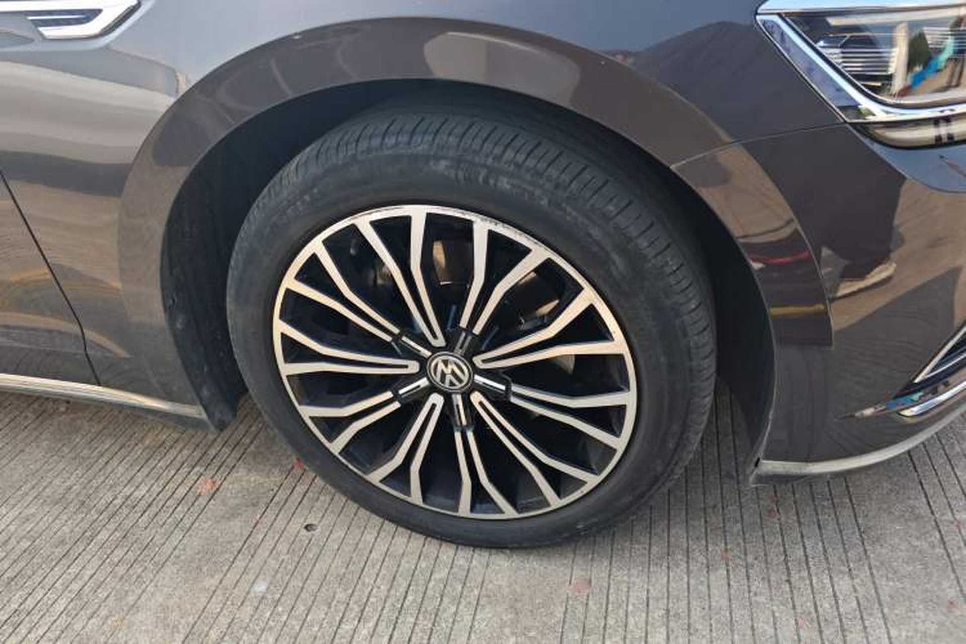 Used Volkswagen Phideon 2016 380TSI Two-Wheel-Drive Supreme Edition Right Front Wheel Hub