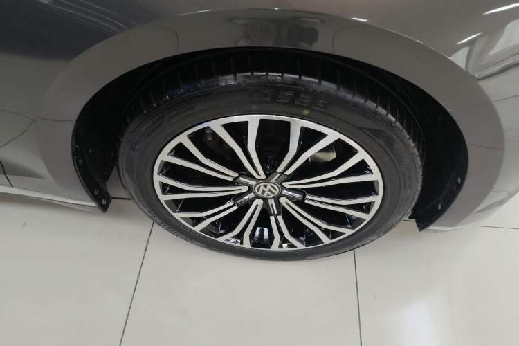 Used Volkswagen Phideon 2016 380TSI Two-Wheel-Drive Supreme Edition Right Rear Wheel Hub